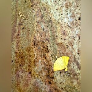 Elegant Gold Fan Pendant Necklace